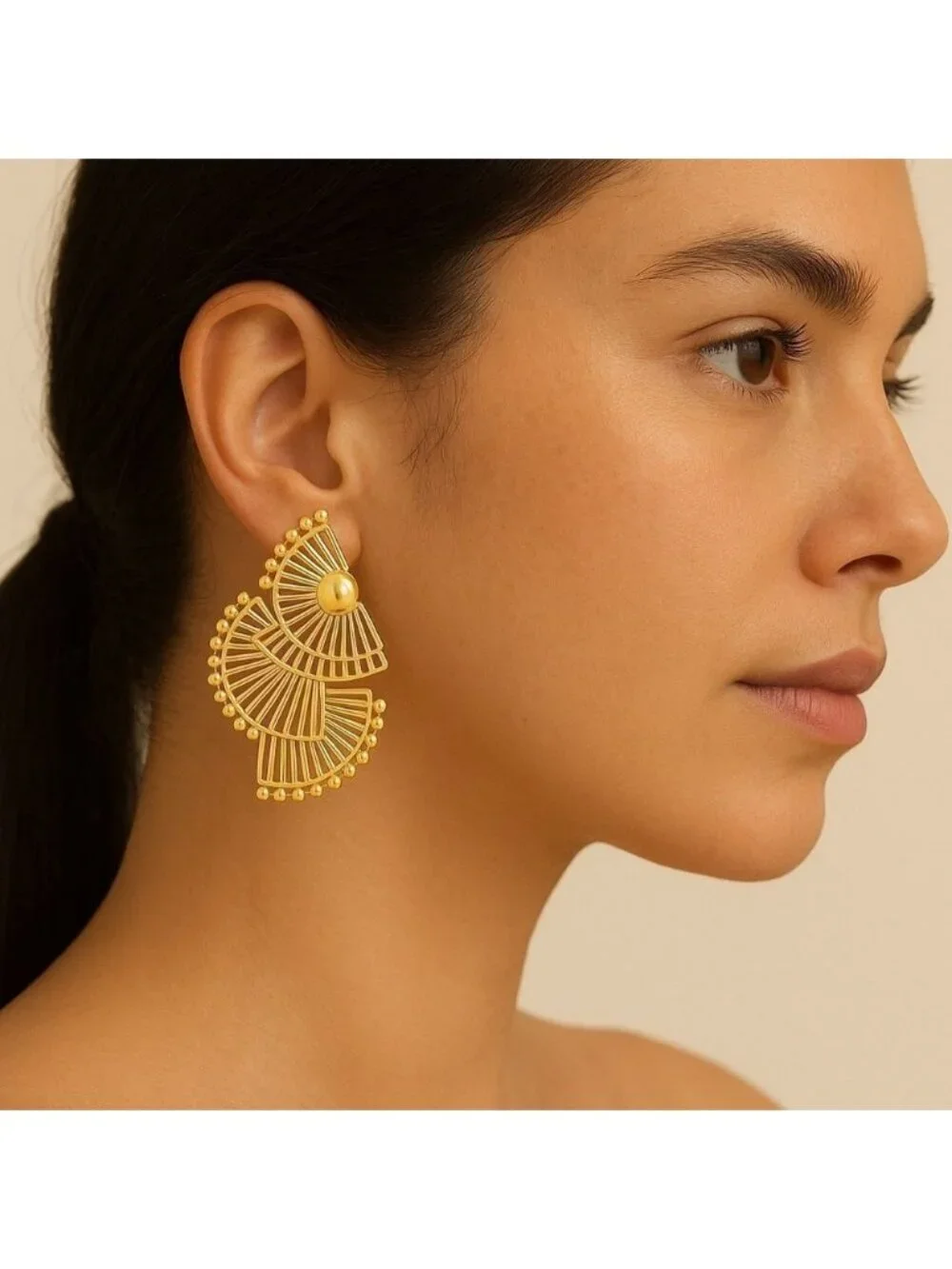 Fan-Shaped Earrings Q266